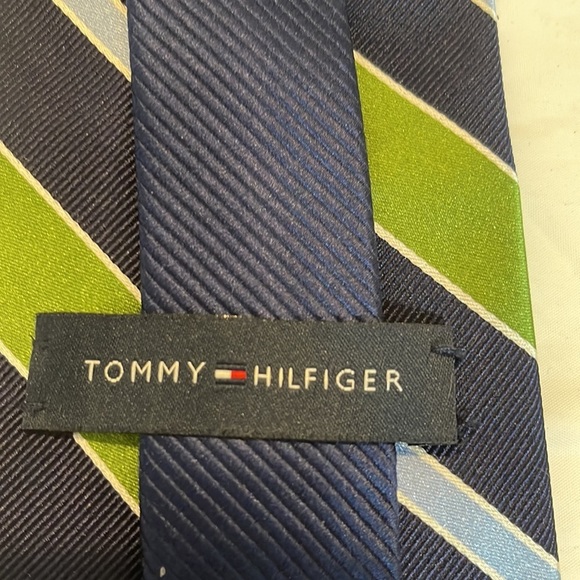 Tommy Hilfiger men’s green and blue tie 58”L x 3.5” W - Picture 3 of 4